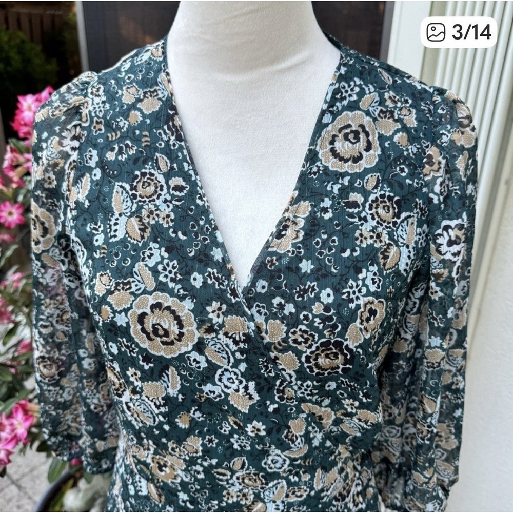 ANN TAYLOR. NWT. Green Floral Wrap Dress, Maxi. Sz 4. Shimmery‎ Gold threads